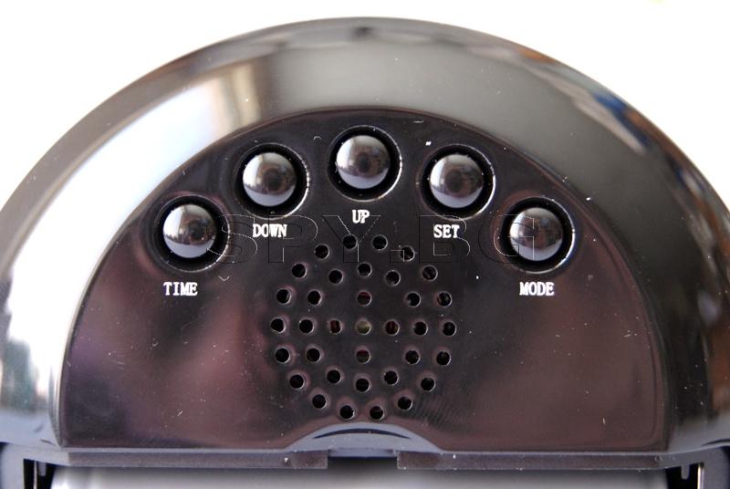 Камера в електронен будилник с детектор за движение